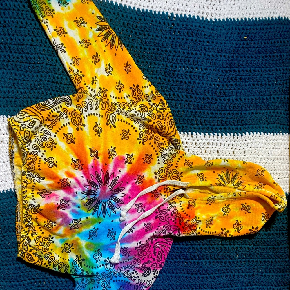 Super cute cropped tie die sweatshirt